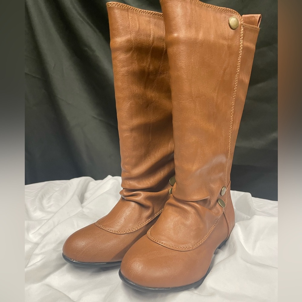 NEW IN BOX Girls BOOTS  Sz 11  Camel Brown Boots